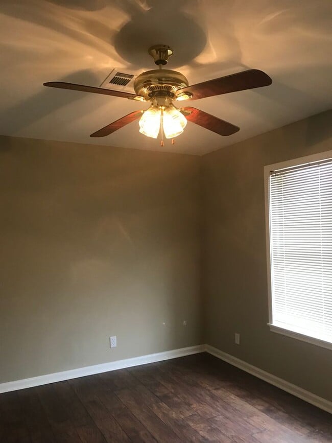 Photo - 957 Bayou Trace Dr