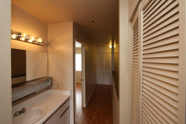 Photo - 2 bedroom, 1.5 bath, 1 parking split level...