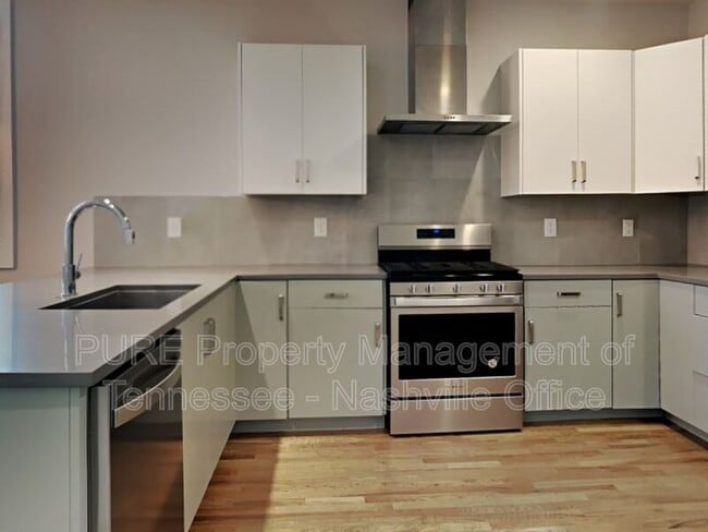 Photo - 1704B Simpkins St