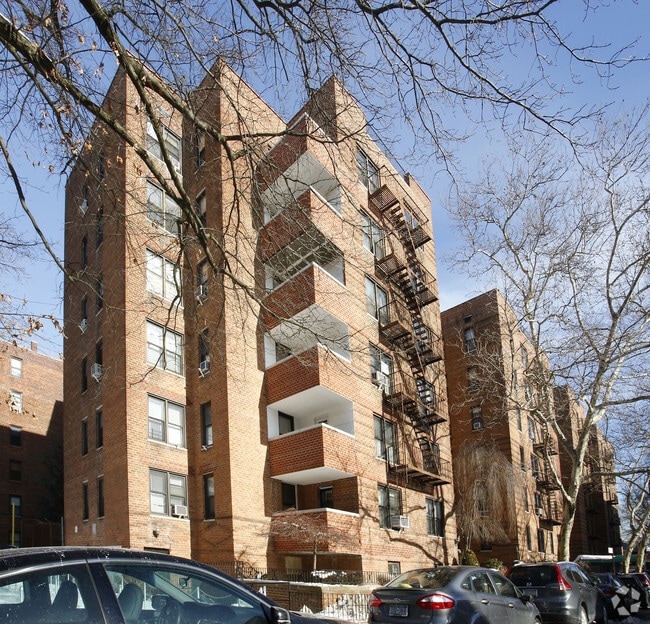 Primary Photo - 61 Oliver St