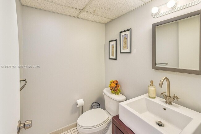 Photo - 200 172nd St Unidad 201