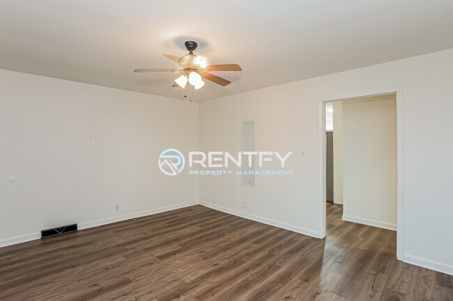 Photo - 3700 Driftwood Dr Unit 1