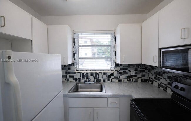 Building Photo - 4381 W Flagler St Unit 3