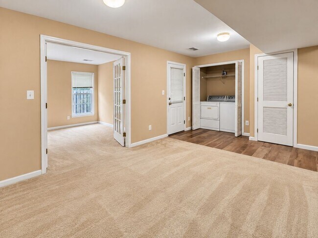 2527 Banshire Dr