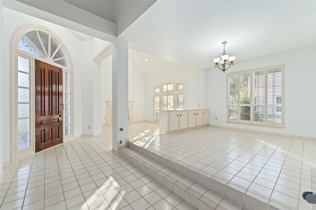 Photo - 86 Heathrow Ln