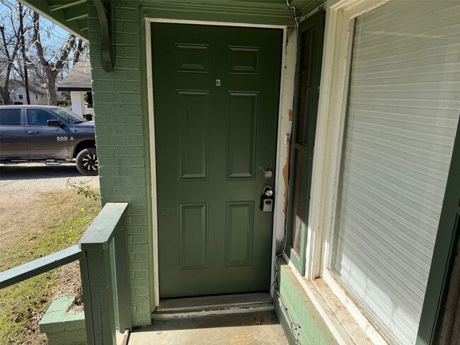 Photo - 210 W Willingham St