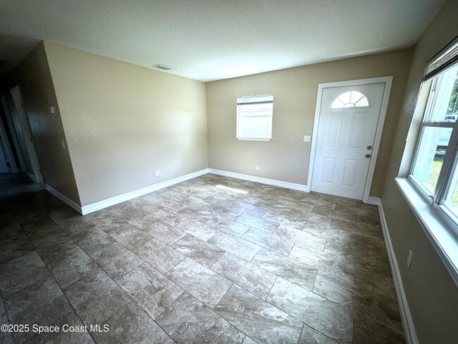 Photo - 230 Crown Blvd