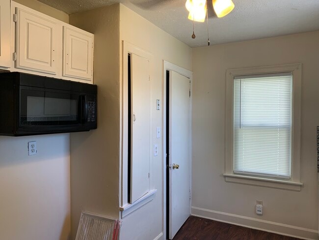 Photo - 1924 Maple Ave NE