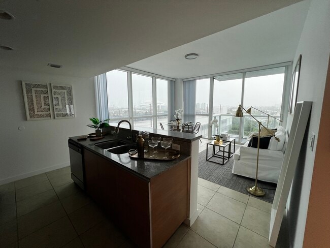 Building Photo - 1011 NW 19th Ct Unit C2 Rental