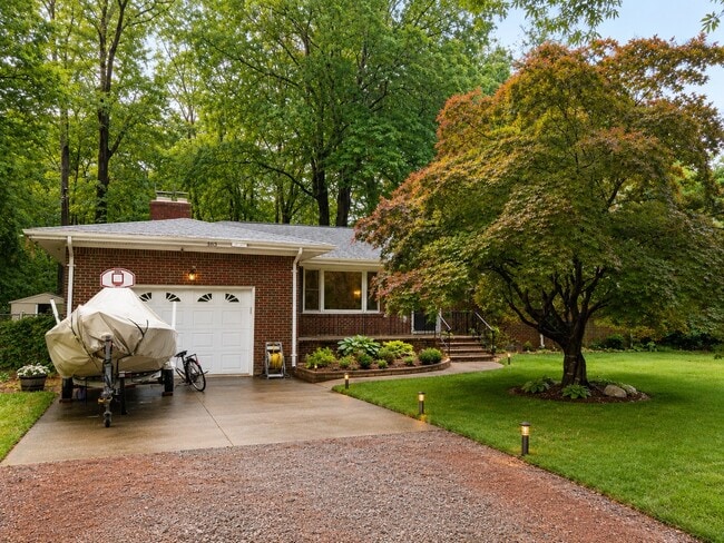 Building Photo - 553 Fernwood Farms Rd