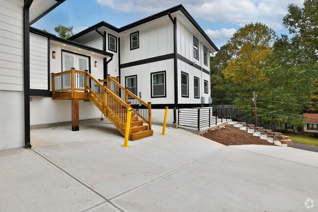 Building Photo - Renovated Duplex in SW Atlanta Rental