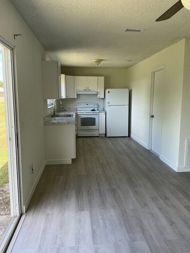 Photo - EAST  of U S hwy 1.    Interior  fully ren...