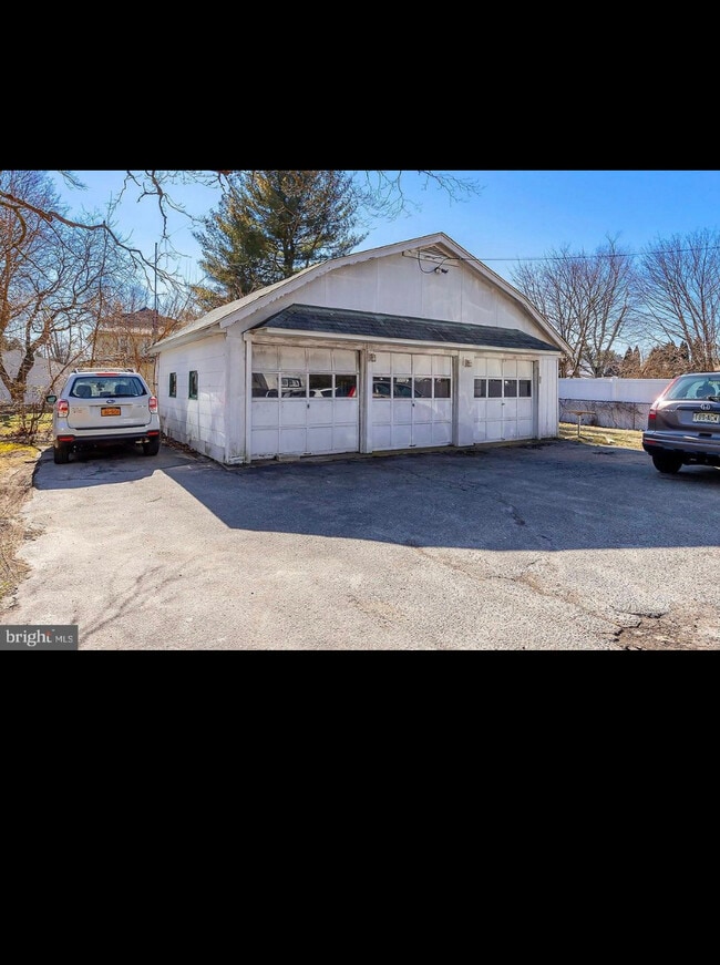 Photo - 310 University Blvd