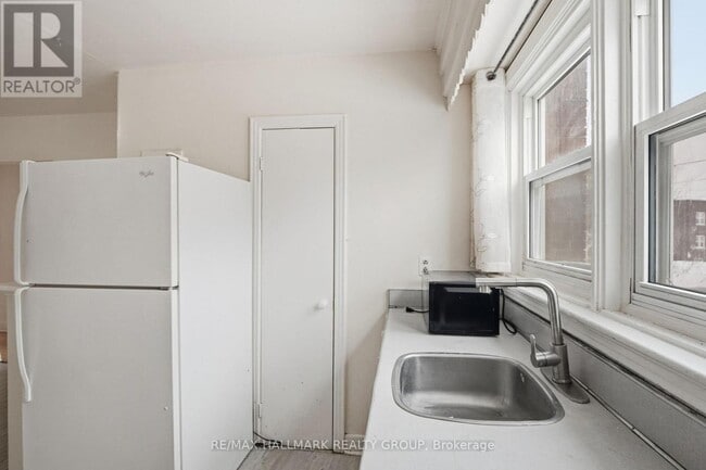 Photo - 1171 Merivale Rd Unité 3