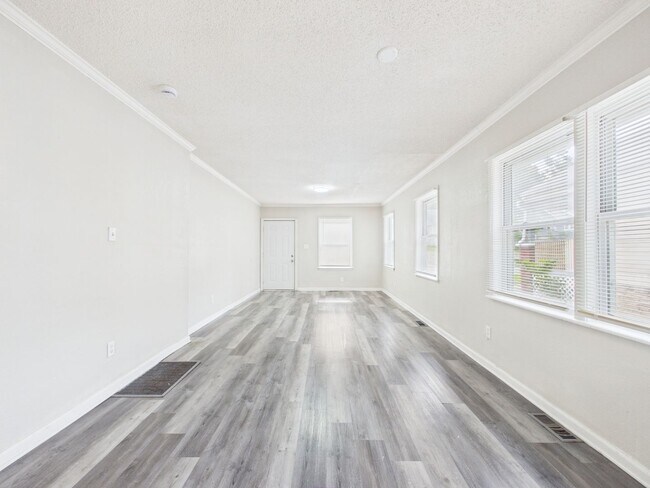 Photo - 5715 Wabash Ave