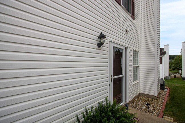2623 E Oaklawn Ct