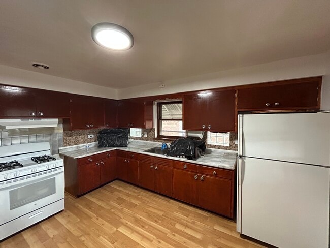 Building Photo - 3842 N Central Ave Unit 2 Rental