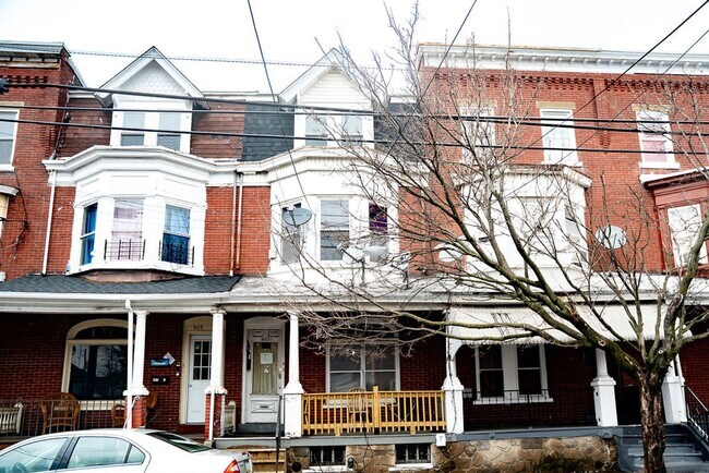 Building Photo - 903 1/2 W Allen Street Unit 1