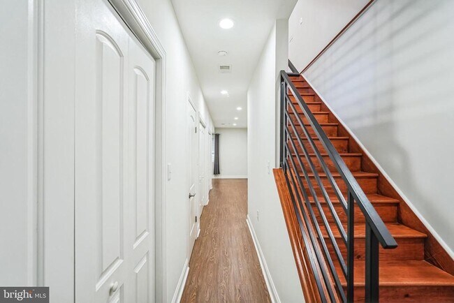 Photo - 2241 Sears St