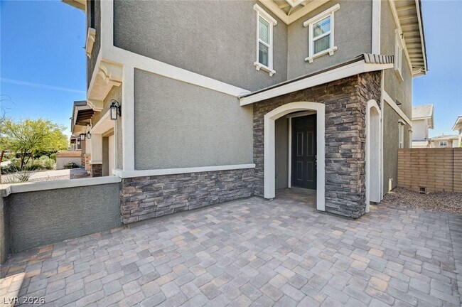 Photo - 372 Silva Pl