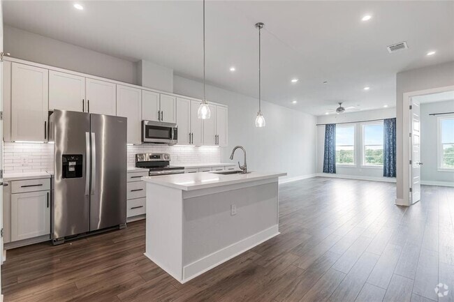 Building Photo - 4507 E Martin Luther King Jr Blvd Unit 122 Rental