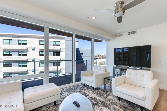 Photo - 4422 N 75th St Unidad 4003