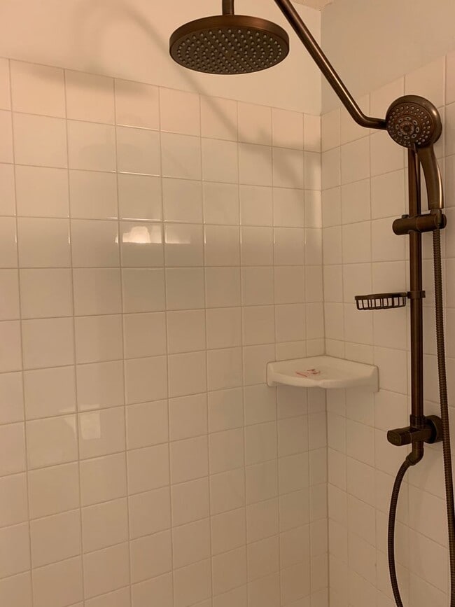 Photo - Makiki Condo with Utilities Included in Rent Unit 402
