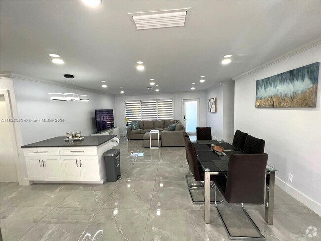 Building Photo - 2010 N 31st Ct Rental