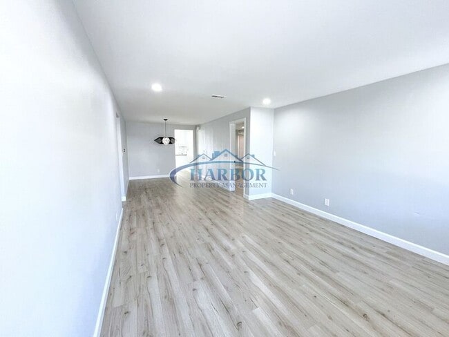 Photo - 969 W Oliver St