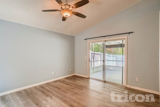 Photo - 110 Yorktown Pl