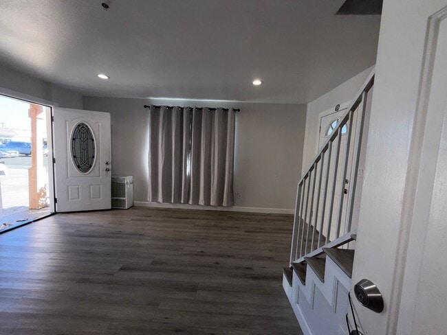 Photo - Newly Renovated 3 Bed / 2.5 Bath Apartment...