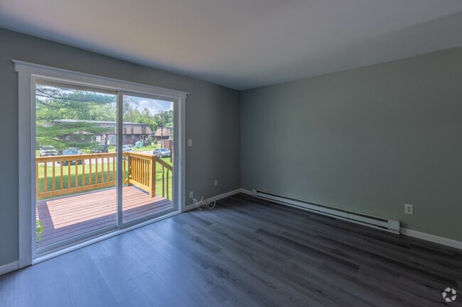 2 BR, 1.5 BA - 1,000SF