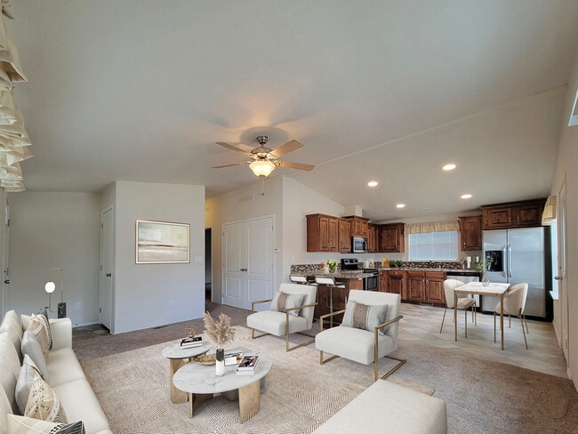 Photo - 114 First Ave E