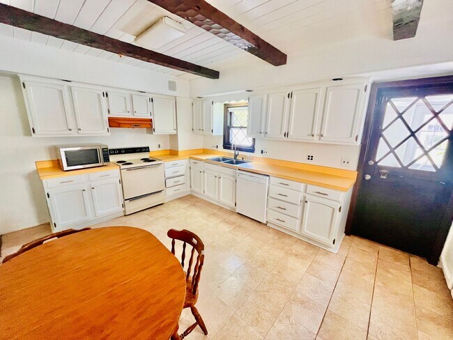 Photo - 105-107 Richards Unit 107B