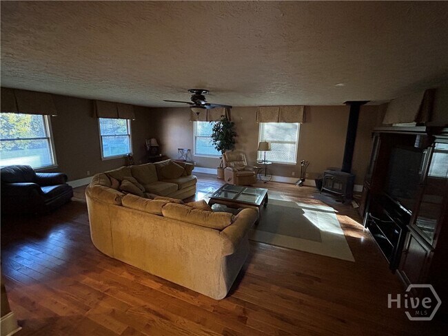 Photo - 1595 Timothy Rd