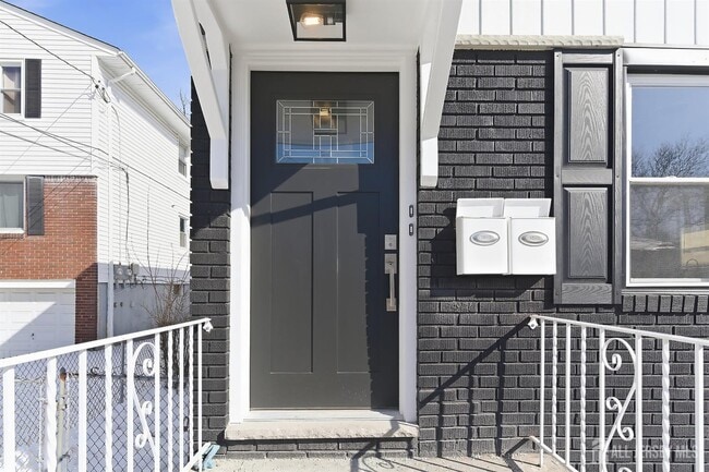 Photo - 19 Evelyn Ct