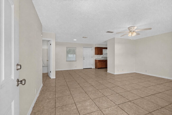 Photo - 308 Fern St