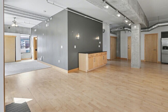 Photo - Condo - $1900 Rent - 2 bed