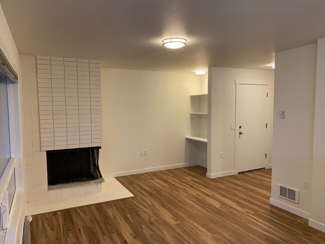 Photo - Updated 2bed/1bath Apartment in Prime Redmond Location! Unit C4