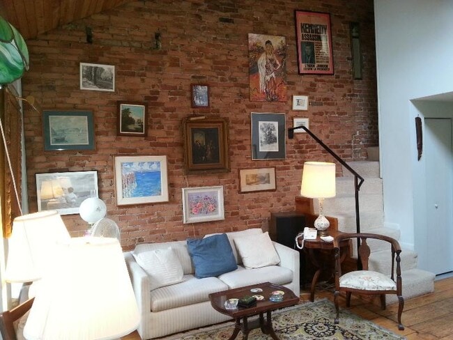 Building Photo - 11 Worthington St Unit 2