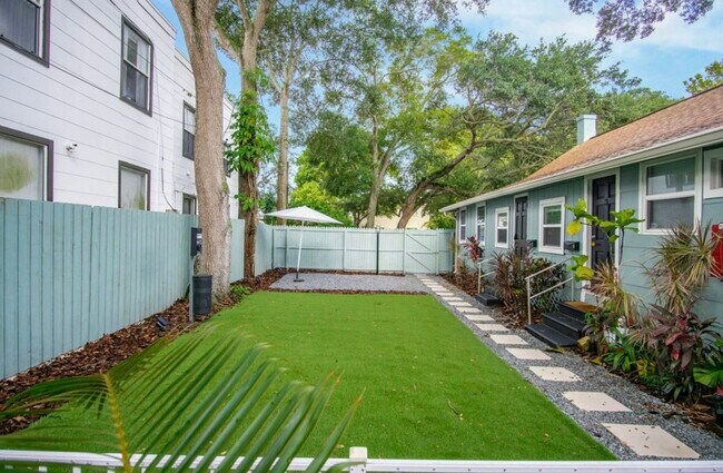 719 8th St N Unit 2