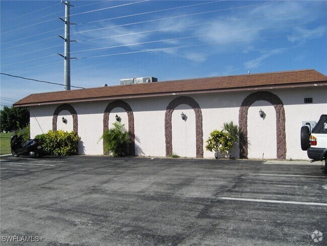 Building Photo - 4516 Santa Barbara Blvd Unit 2 Rental