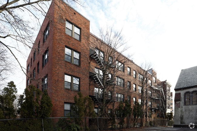 123 Highland Ave