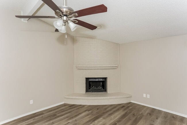 Photo - 6004 Cool Springs Dr