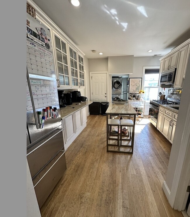 Building Photo - 241 Emerson St Unit 0