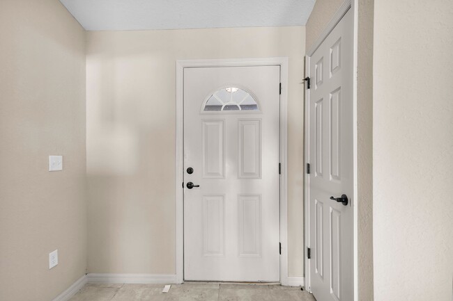 Photo - Large 4 Bedroom Rental!