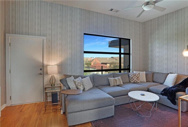 Photo - 472 Martin St SE