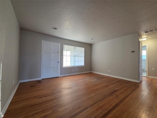 Photo - 1917 Treat Dr