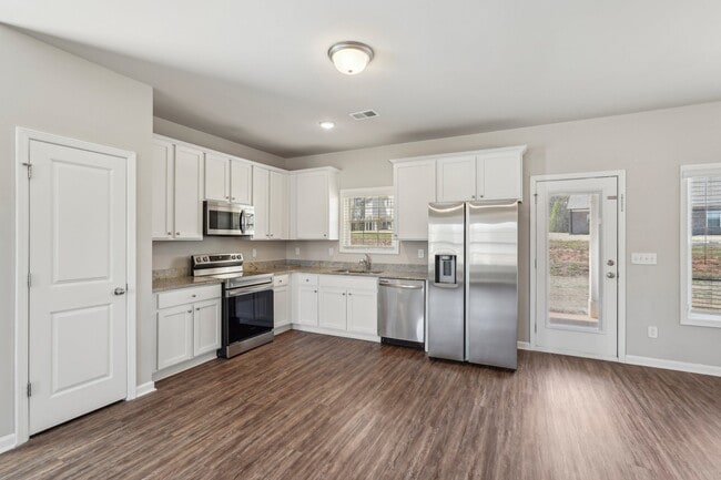 Photo - College Manor-2