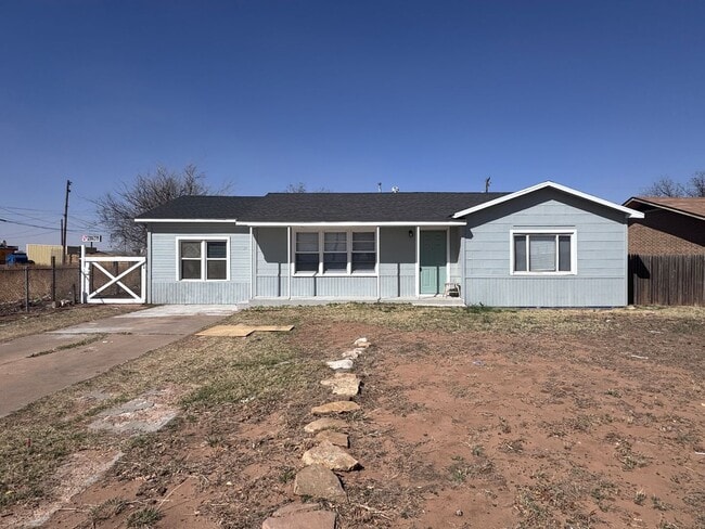 Building Photo - Just Renovated-Right off I-27 and 50th Street